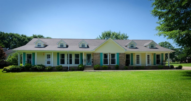 cape cod-style house featuring a front lawn