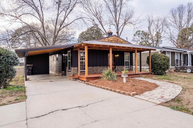 view of front of property with covered porch and a carport