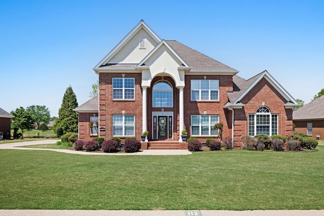 view of front of house featuring a front lawn