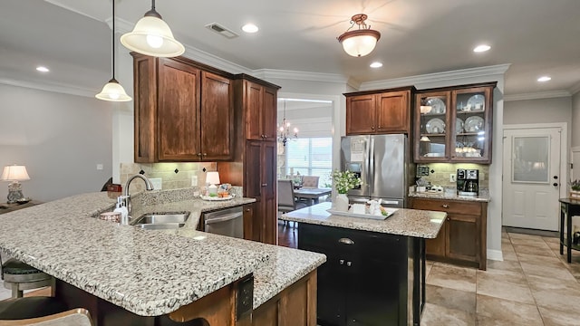 kitchen featuring visible vents, crown molding, a peninsula, appliances with stainless steel finishes, and a sink
