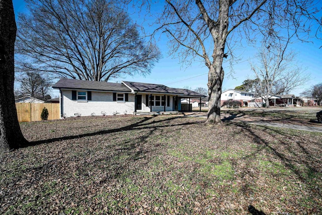 single story home with a porch