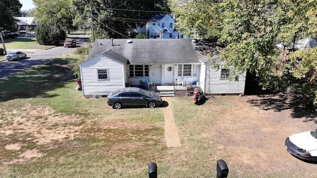 view of front facade featuring a front yard