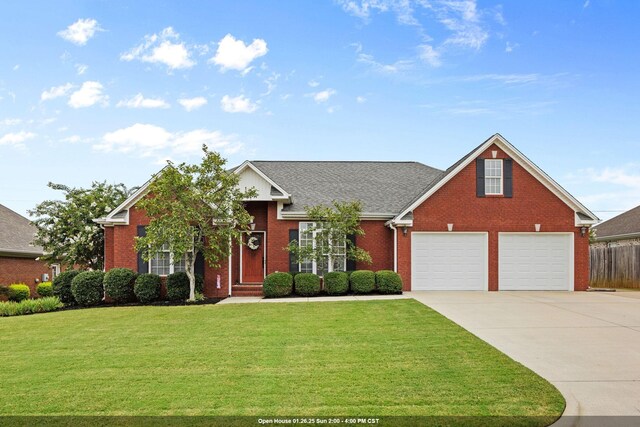 view of front of home featuring a front yard