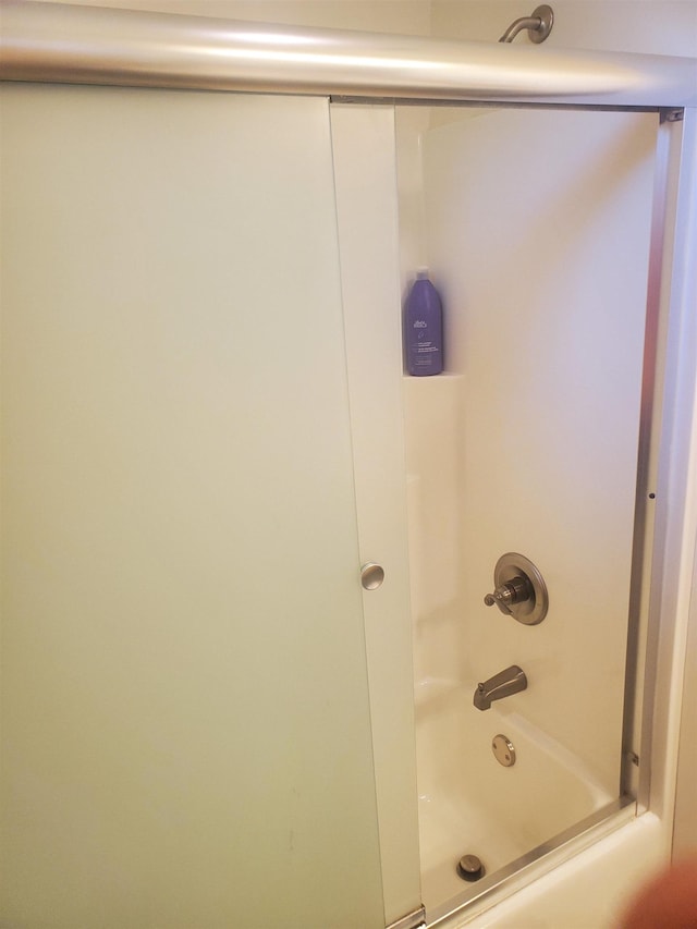 bathroom featuring shower / tub combination