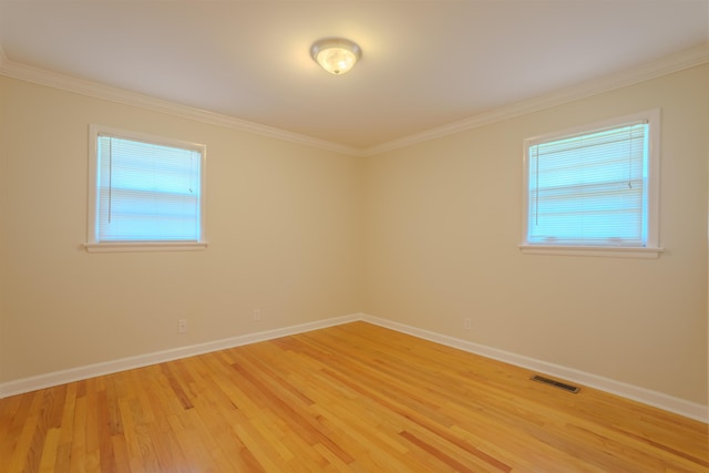 full bathroom featuring toilet, crown molding, a sink, and visible vents