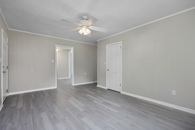 empty room with light hardwood / wood-style floors, ceiling fan, and ornamental molding