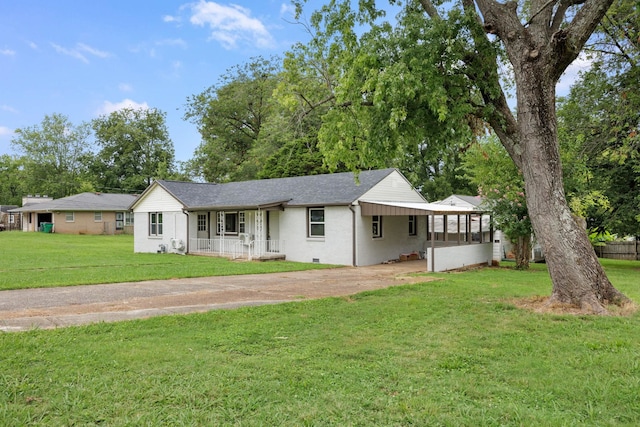 ranch-style home featuring a sunroom, a porch, and a front yard