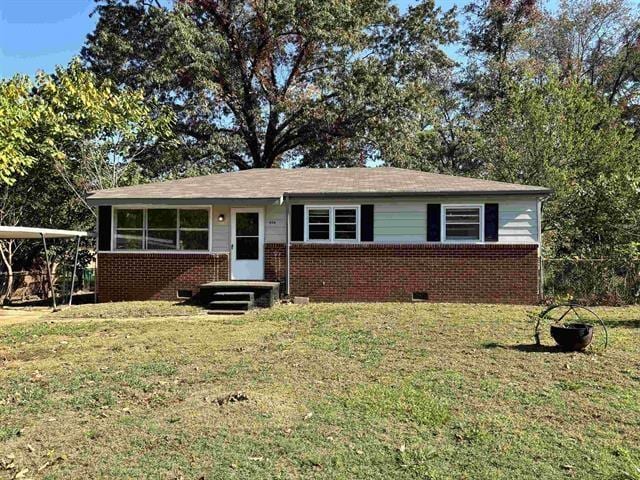 view of front of property with a front yard