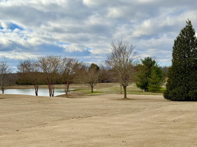 view of yard featuring a water view