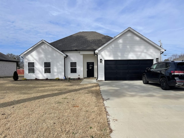 view of front facade with a garage and a front yard