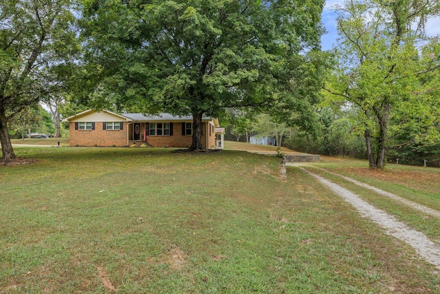 view of front of home featuring a front lawn