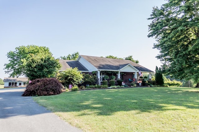 view of front facade with covered porch and a front lawn