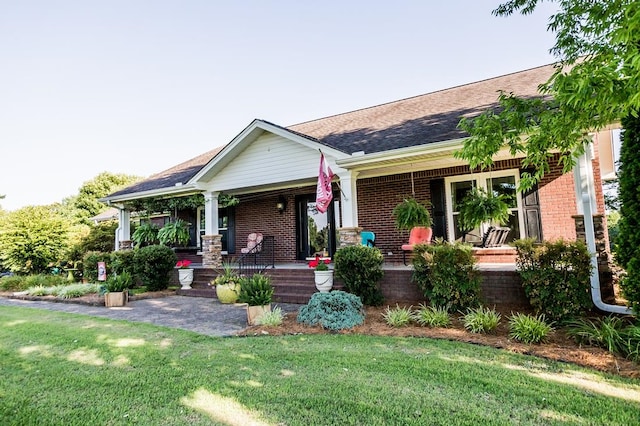 craftsman-style house featuring a front yard and a porch