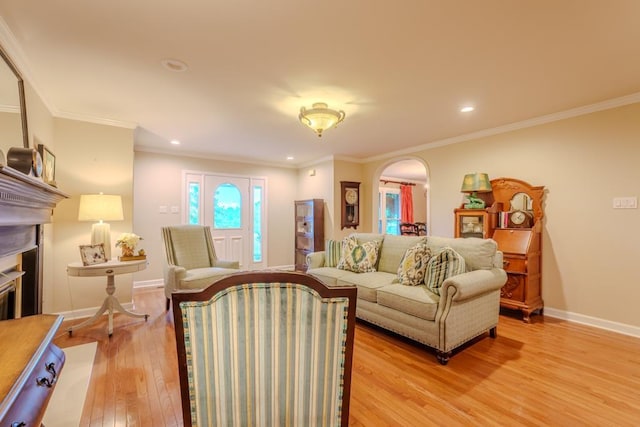 living room with light wood-type flooring and crown molding