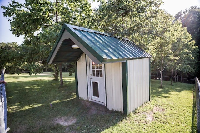 view of outdoor structure featuring a yard