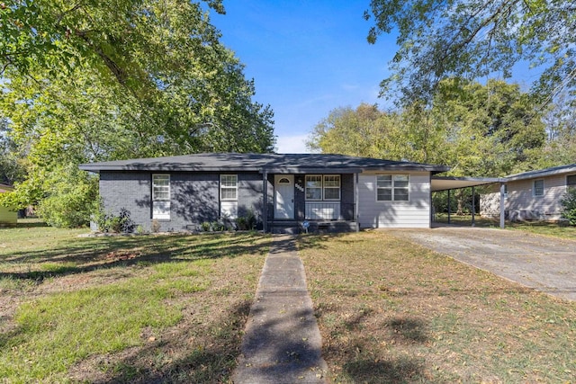 ranch-style home featuring a carport, a porch, and a front yard