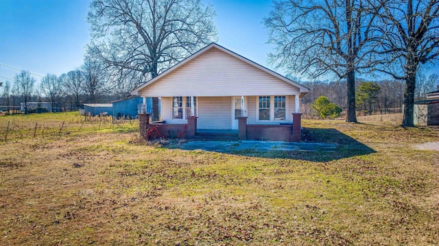 view of front of house featuring a porch and a front lawn