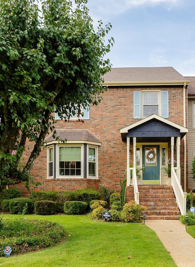 view of front of property with a front yard