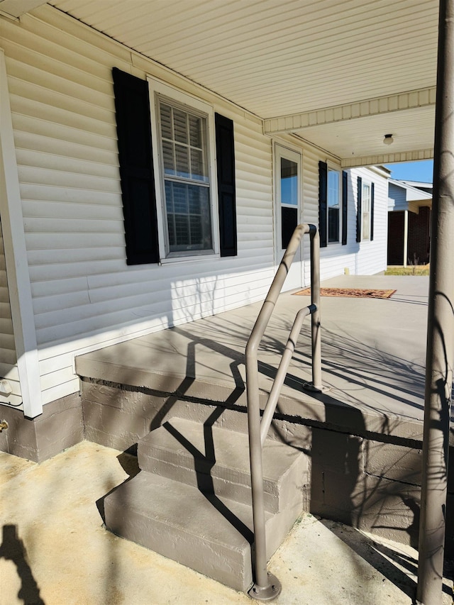 view of patio / terrace with covered porch