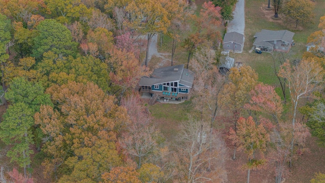 birds eye view of property featuring a wooded view