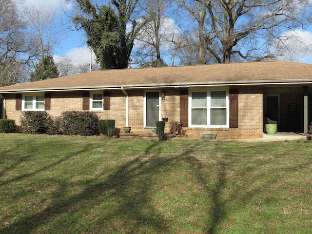 single story home featuring a front yard