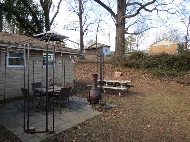 view of yard featuring a patio