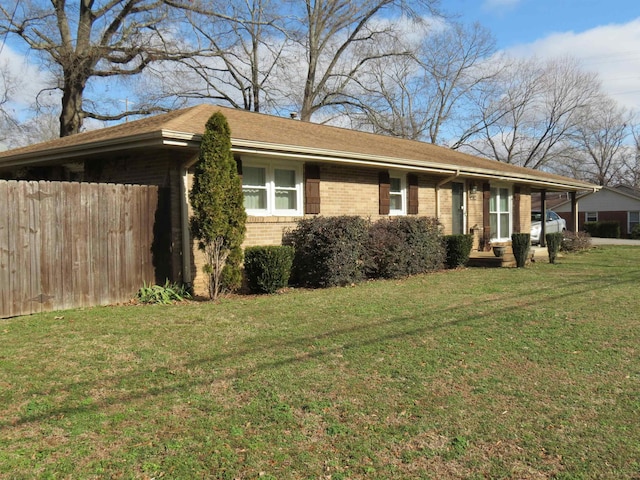 view of front facade featuring a front yard