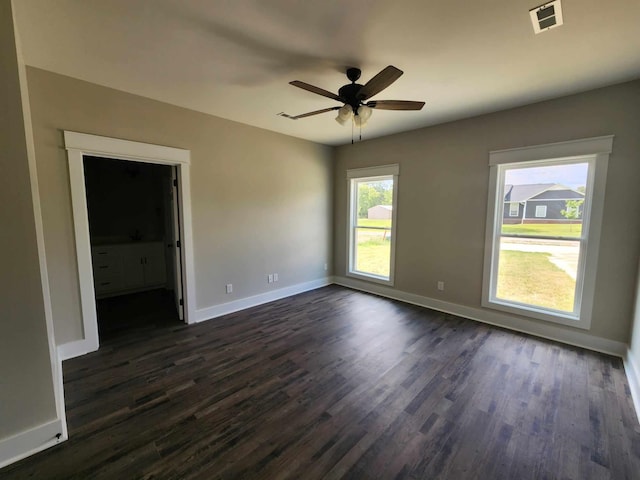 empty room featuring dark hardwood / wood-style floors and ceiling fan