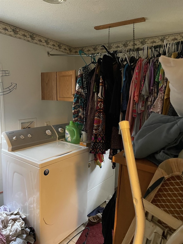 3119 Kent Rd, Ms, MS 38876 - laundry area with cabinets, washer / dryer, and a textured ceiling