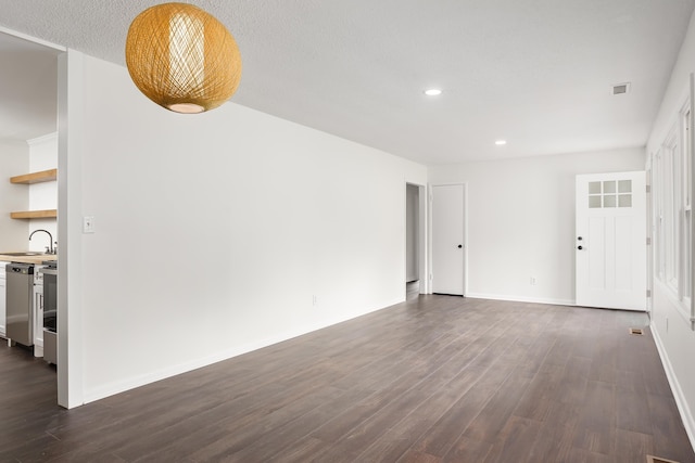 unfurnished room with dark wood-type flooring and sink