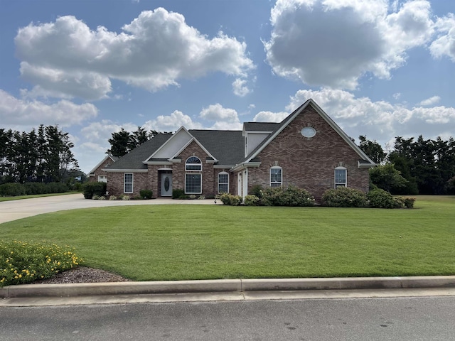 front of property featuring a front yard