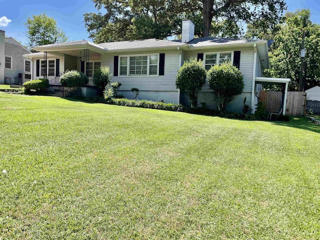 view of front facade featuring a front yard