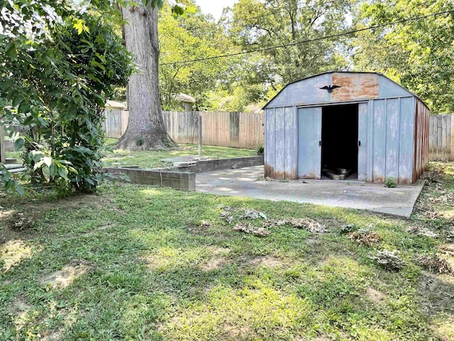 view of outdoor structure with a yard