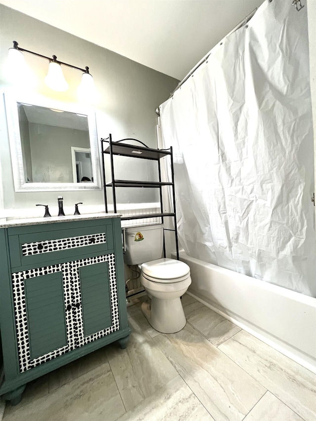 bathroom featuring toilet, vanity, and shower / bath combo