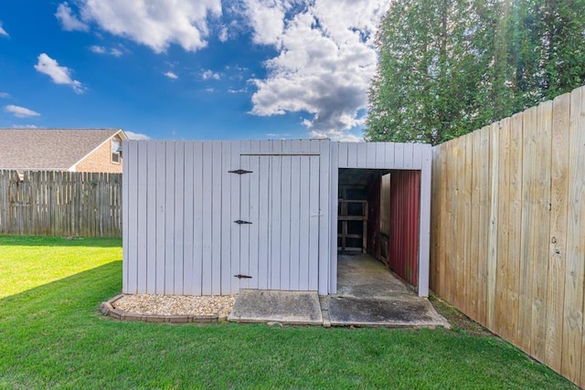 view of outdoor structure with a yard