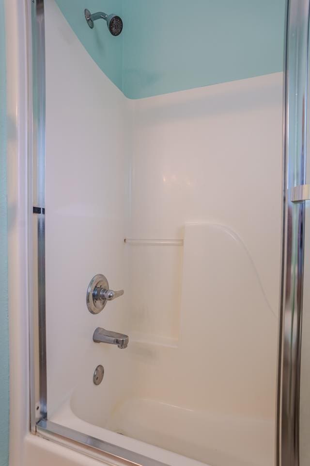 bathroom featuring shower / tub combination