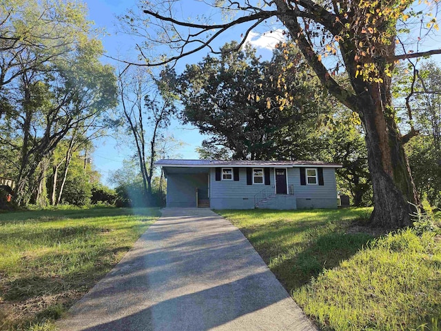 view of front of house featuring a front yard