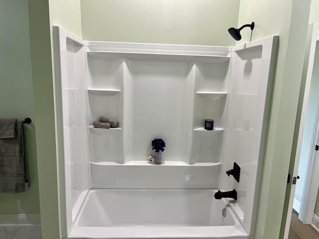 bathroom with bathtub / shower combination