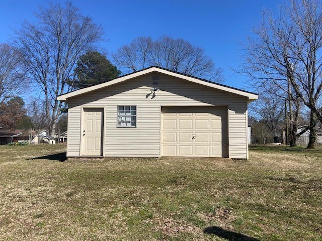 detached garage with driveway