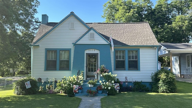 bungalow-style house with a front yard