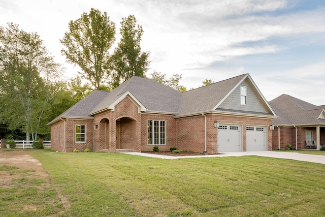 view of front facade featuring a garage and a front yard