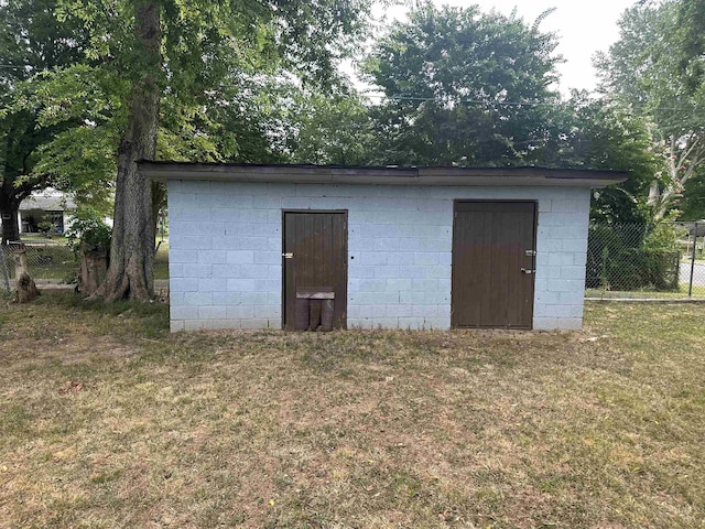 view of outdoor structure with a yard