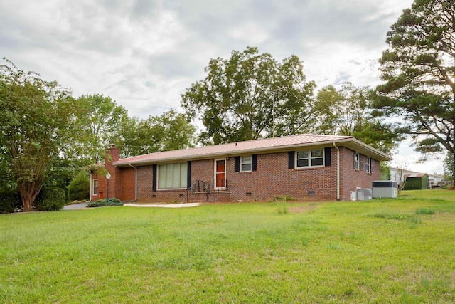 view of front of house with a front yard