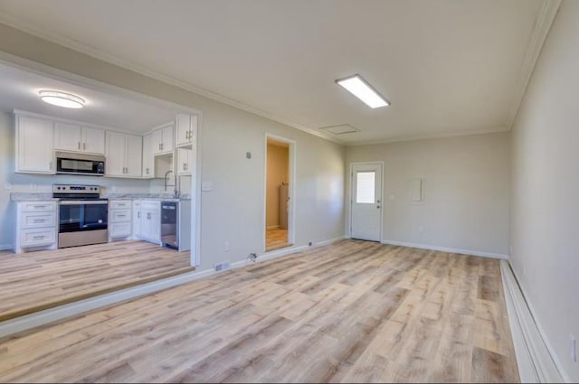 kitchen featuring white cabinetry, crown molding, stainless steel appliances, and light hardwood / wood-style flooring