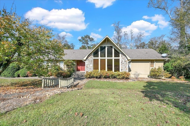 view of front of house with a front yard