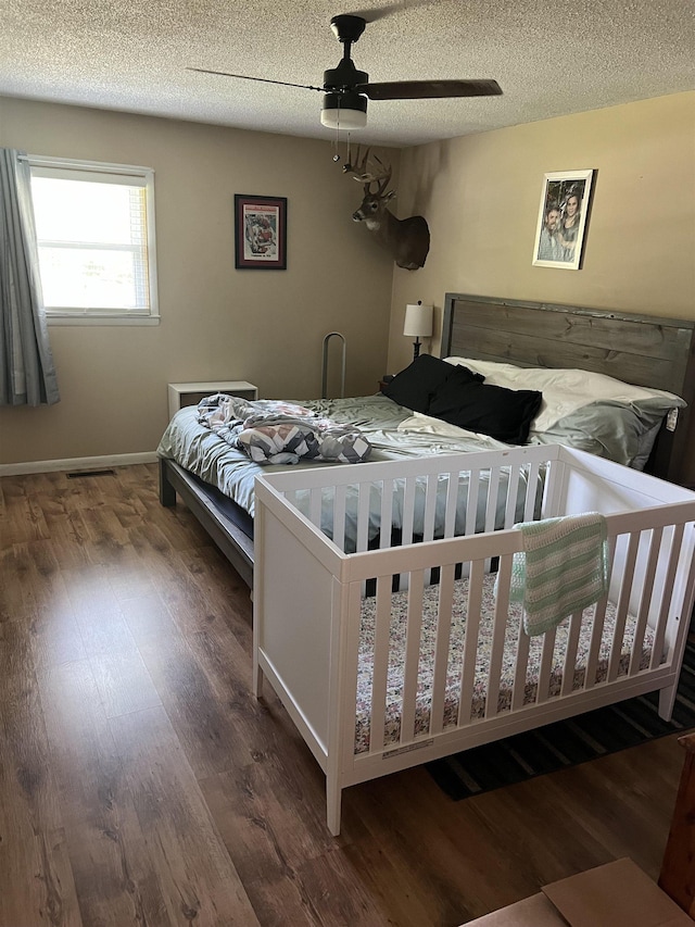 bedroom featuring a textured ceiling, hardwood / wood-style flooring, and ceiling fan