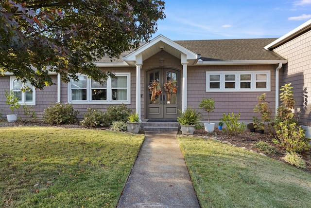 view of front of home featuring a front lawn