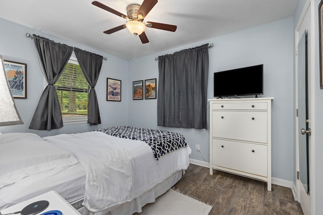 bedroom with dark wood-type flooring, baseboards, and ceiling fan