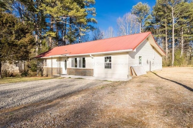  - view of front of property featuring metal roof