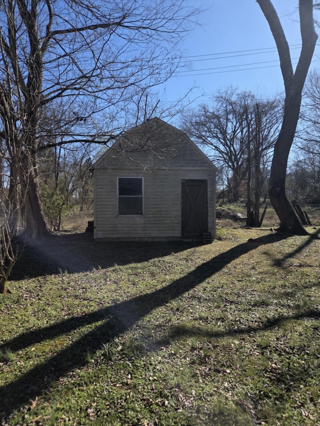 view of outdoor structure with an outbuilding